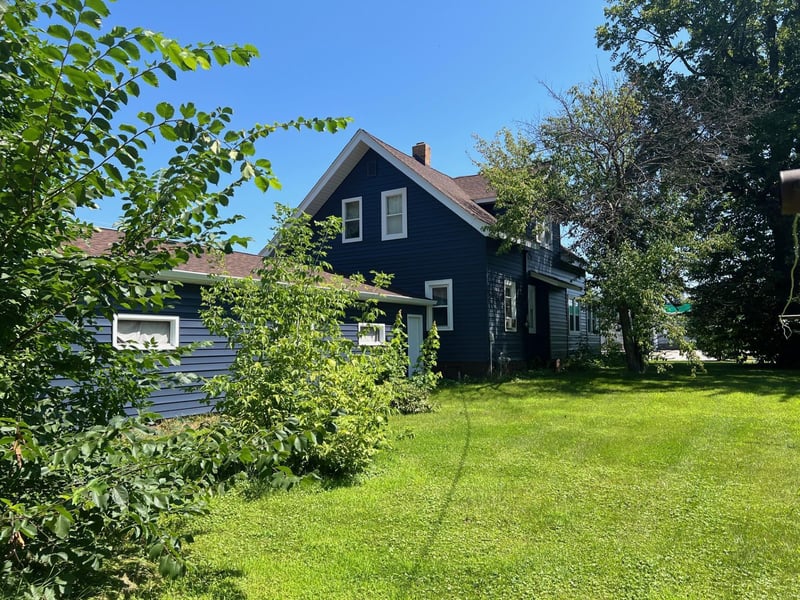 204 S Otter Ave, Parkers Prairie, MN 56361