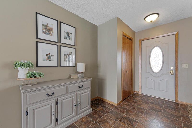 407 1st Ave SE, Mapleton, MN 56065