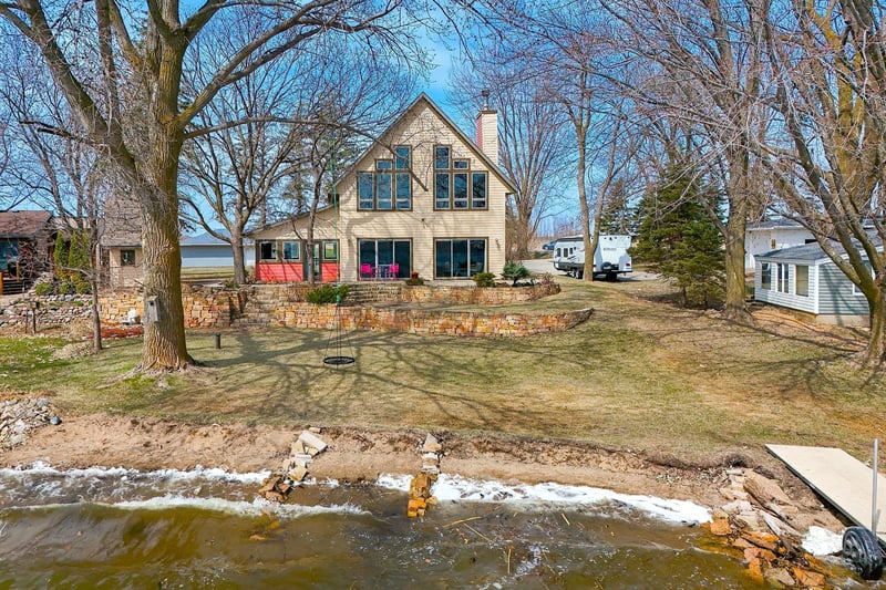 40015 Lake Volney Ln, Le Center, MN 56057