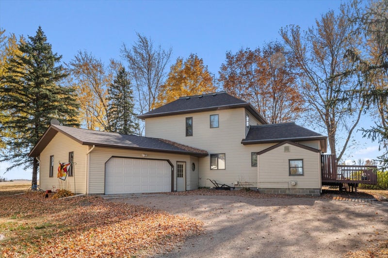 18647 State Highway 99, Le Center, MN 56057
