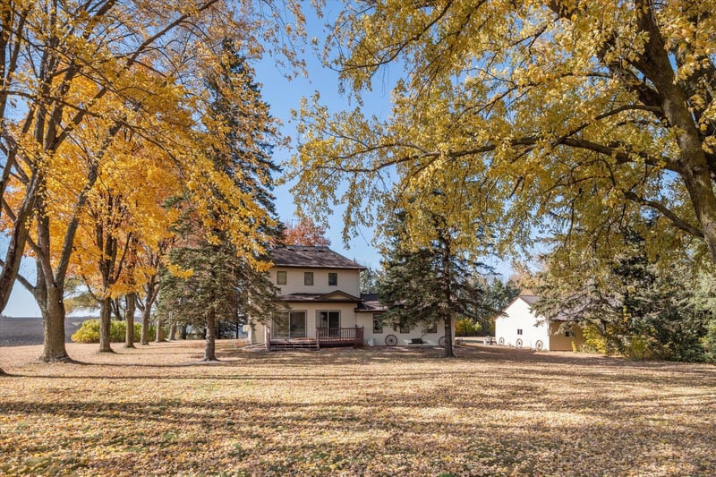 18647 State Highway 99, Le Center, MN 56057