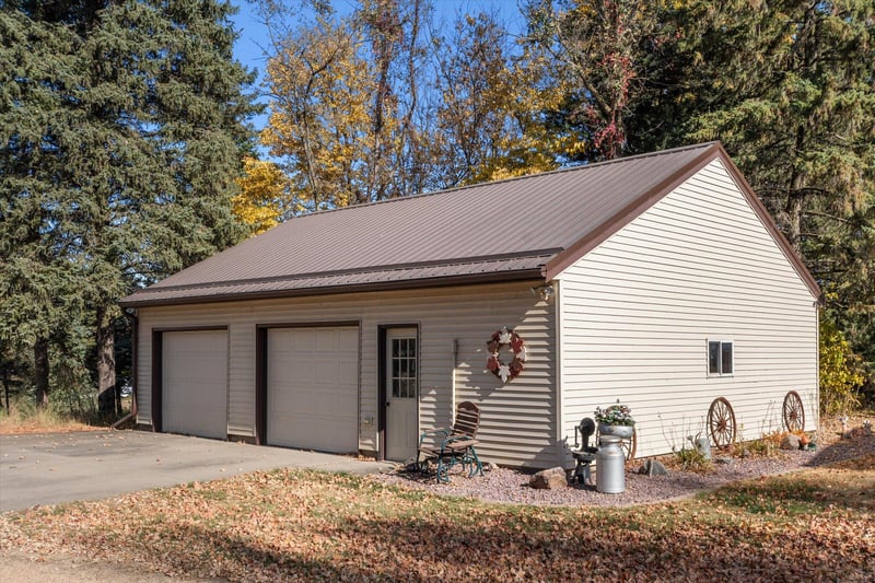 18647 State Highway 99, Le Center, MN 56057