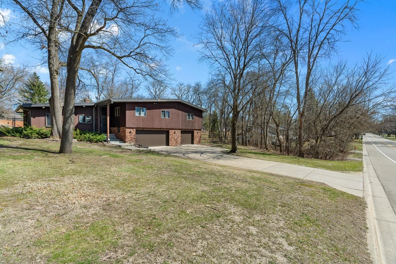 2792 Helen St N, North Saint Paul, MN 55109