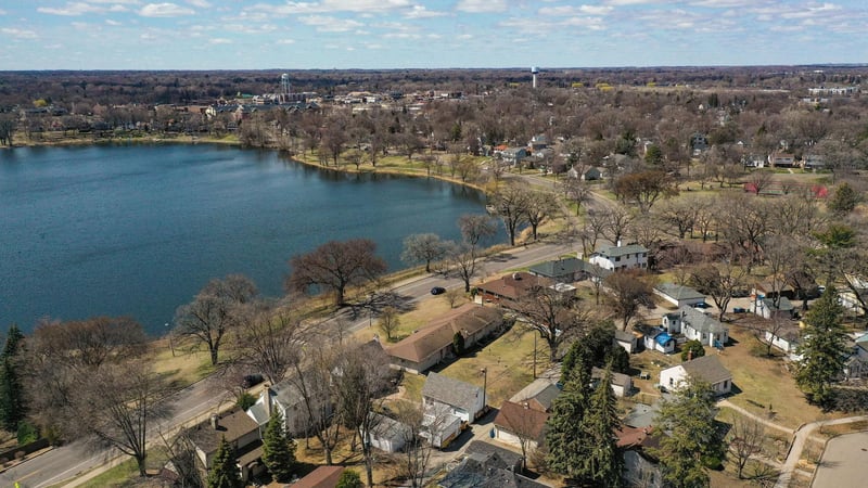 4120 Shoreline Dr, Robbinsdale, MN 55422