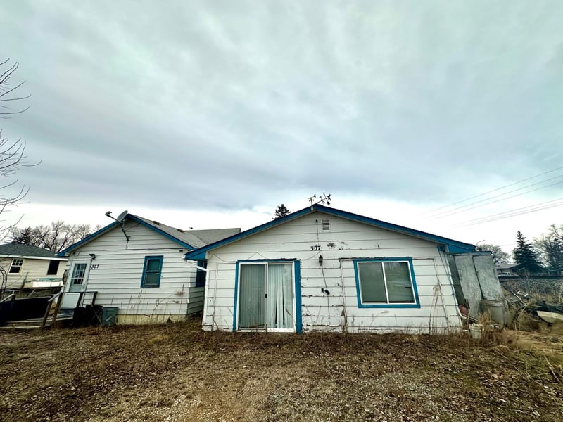 307 Lincoln St SE, Warroad, MN 56763
