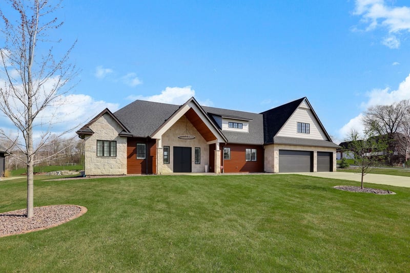 2580 Woodcliffe Trl, Hastings, MN 55033