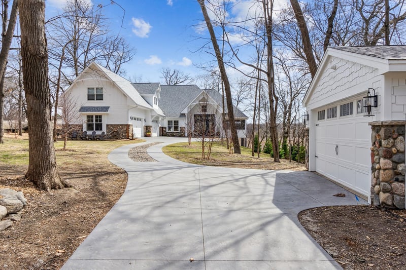 95 Birch Bluff Rd, Excelsior, MN 55331