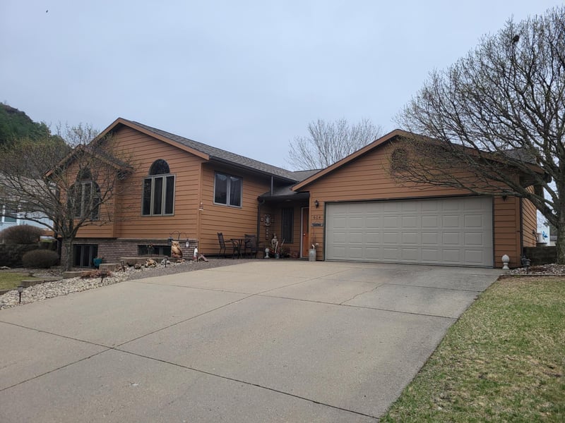 604 Hanover Ct, Rushford, MN 55971