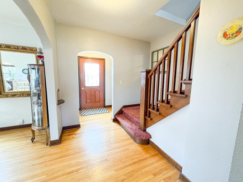 204 1st St E, Chokio, MN 56221