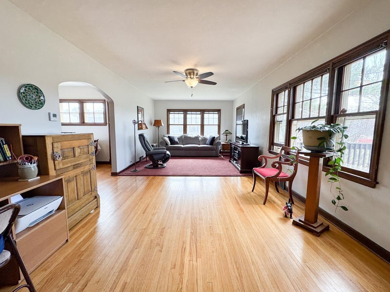 204 1st St E, Chokio, MN 56221