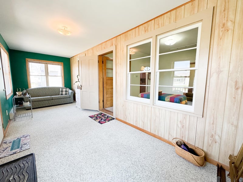 202 1st St E, Chokio, MN 56221