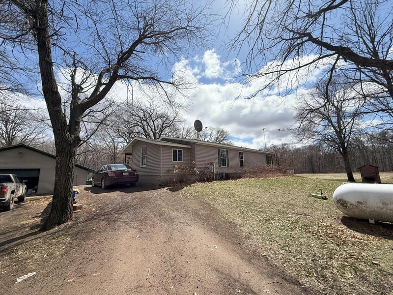 6998 Canary Rd, Grasston, MN 55030