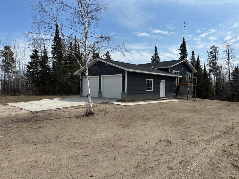 56626 Birchwood Dr, Warroad, MN 56763