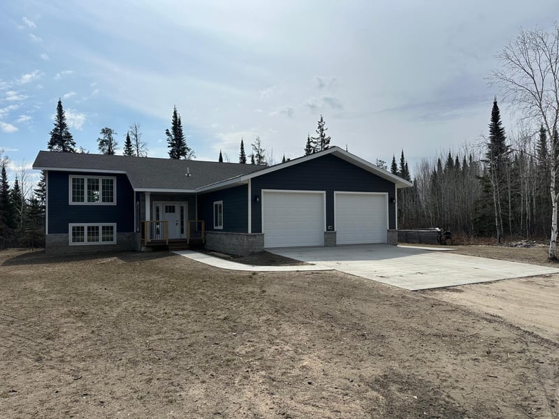 56626 Birchwood Dr, Warroad, MN 56763