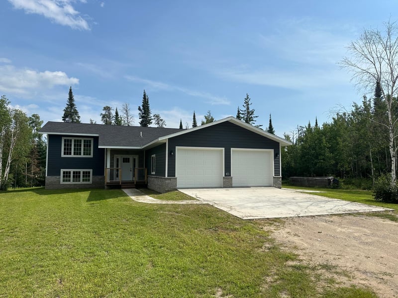 56626 Birchwood Dr, Warroad, MN 56763