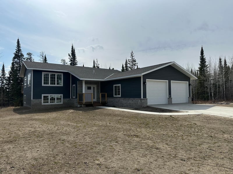 56626 Birchwood Dr, Warroad, MN 56763