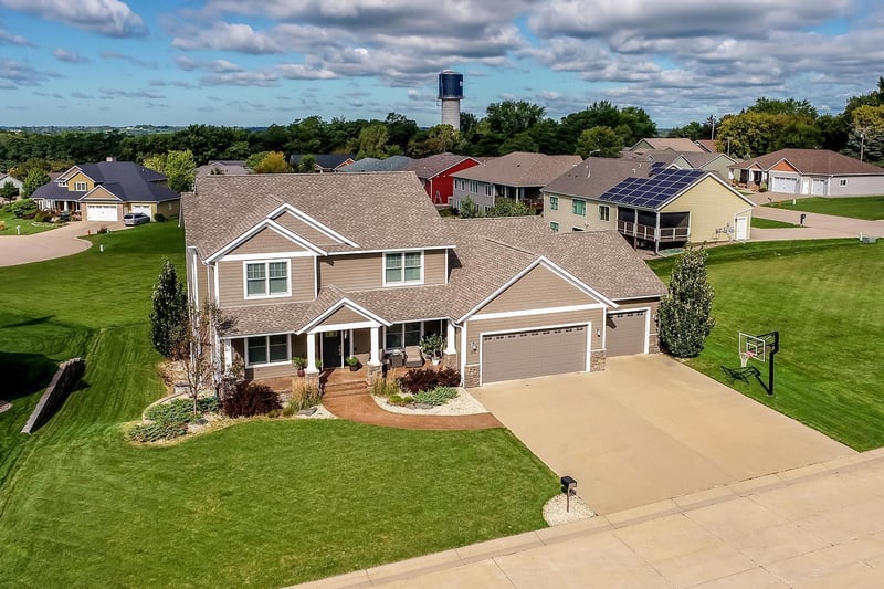 1392 Crestview Dr, Winona, MN 55987