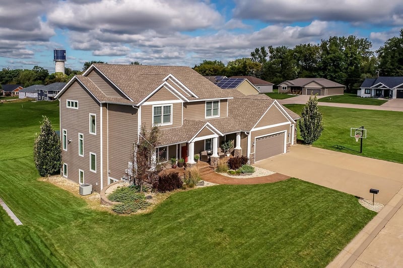 1392 Crestview Dr, Winona, MN 55987