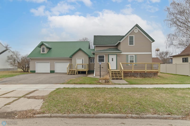 513 W 2nd Ave W, Halstad, MN 56548