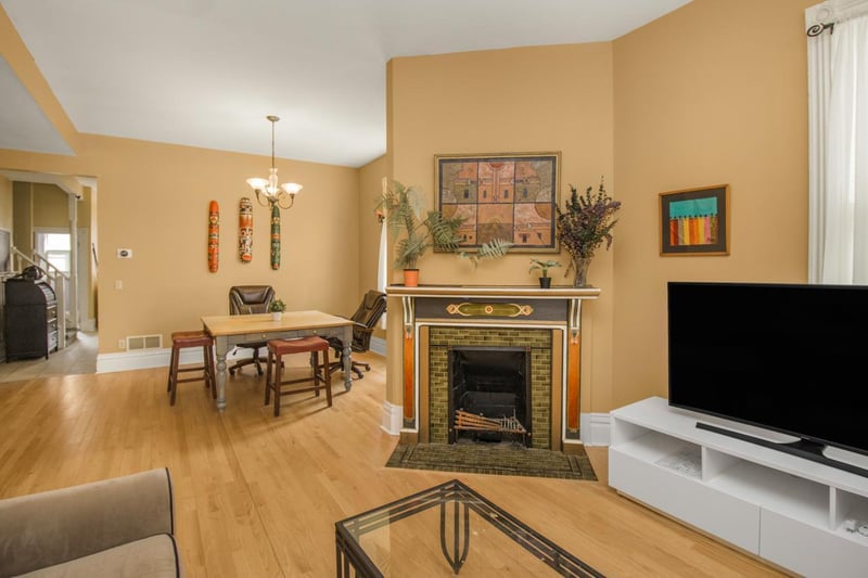42 Isabel St W, Saint Paul, MN 55107