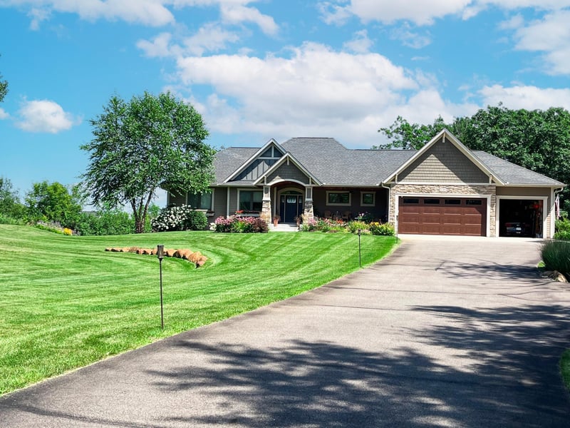 21397 Crimson Ct, Lakeville, MN 55044