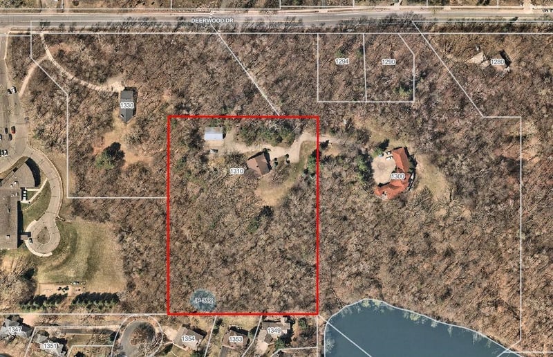 1310 Deerwood Dr, Eagan, MN 55123