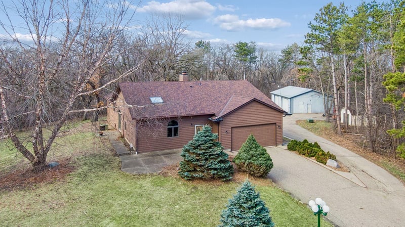 1310 Deerwood Dr, Eagan, MN 55123