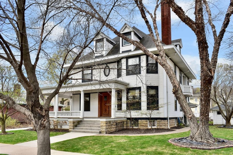 265 W Broadway St, Winona, MN 55987