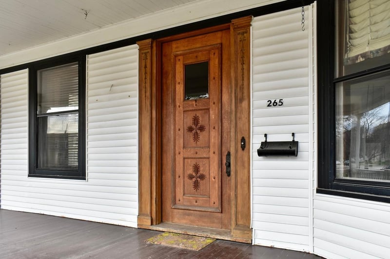265 W Broadway St, Winona, MN 55987