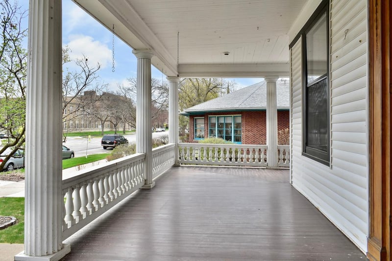 265 W Broadway St, Winona, MN 55987
