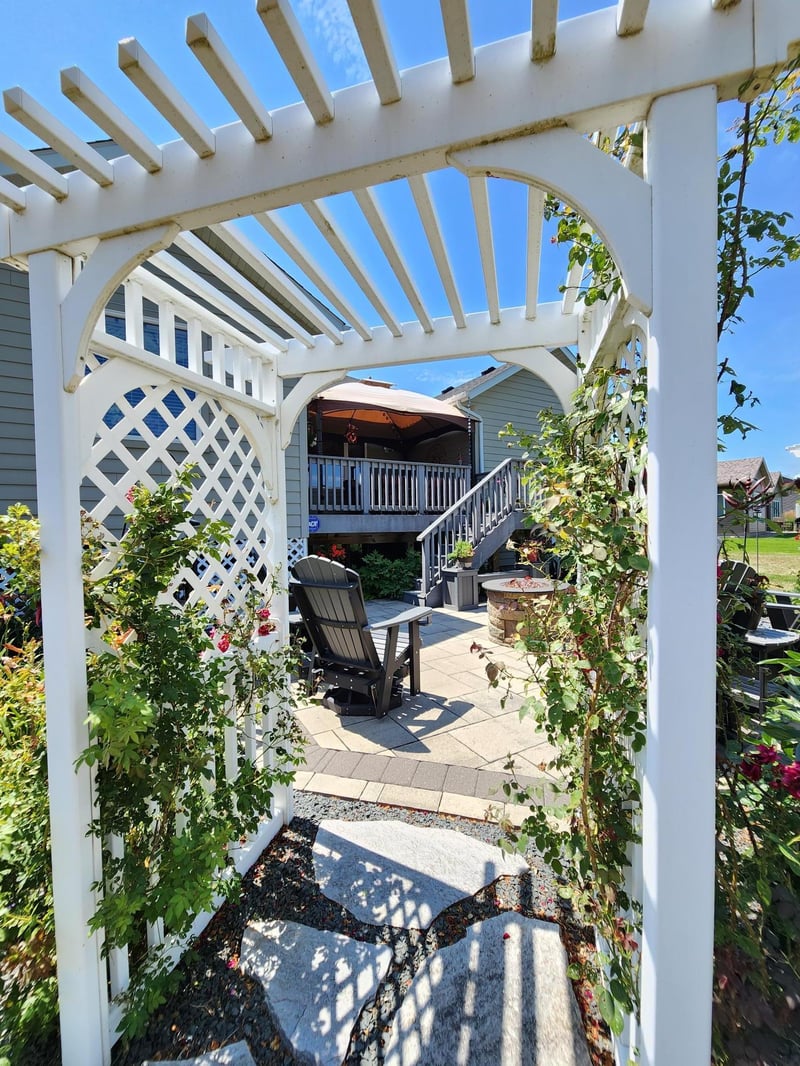 1808 Creekside Dr NE, Owatonna, MN 55060