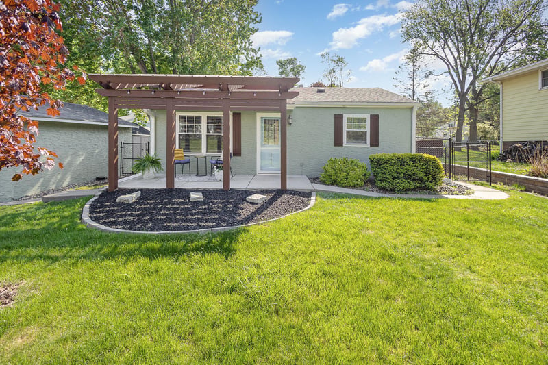 1060 Esther Ln, Mendota Heights, MN 55118
