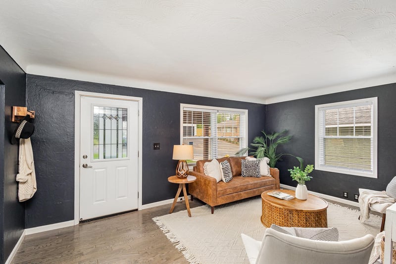1060 Esther Ln, Mendota Heights, MN 55118