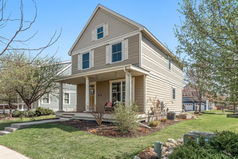 321 Periwinkle Pl, Bayport, MN 55003