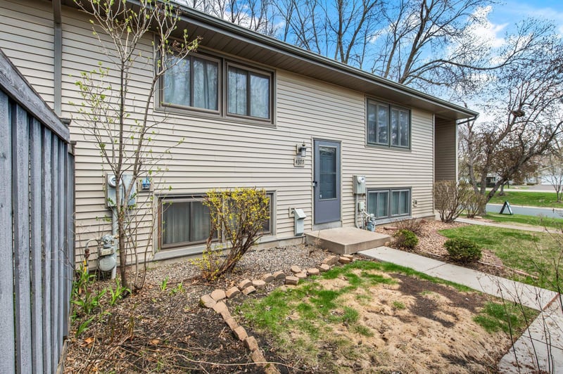 4377 Arden View Ct, Arden Hills, MN 55112