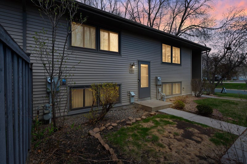 4377 Arden View Ct, Arden Hills, MN 55112
