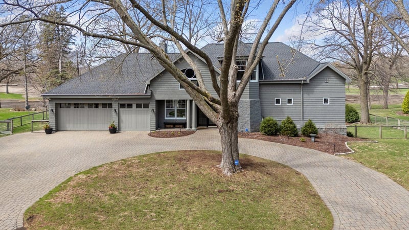125 Chevy Chase Dr, Wayzata, MN 55391