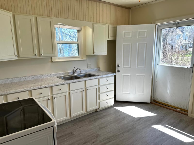 208 E Frederick St, Le Roy, MN 55951