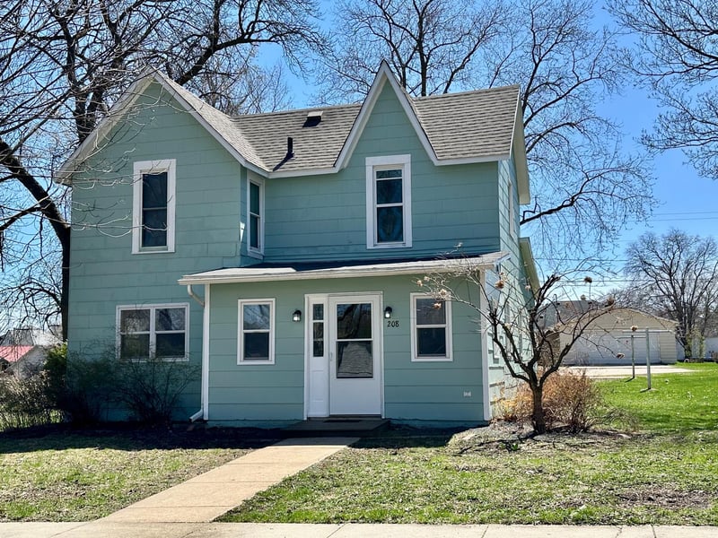 208 E Frederick St, Le Roy, MN 55951