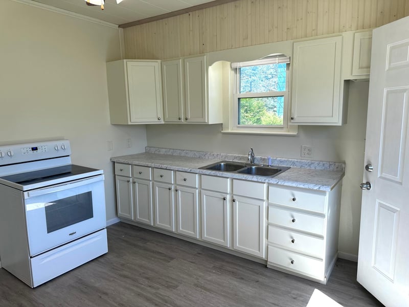 208 E Frederick St, Le Roy, MN 55951