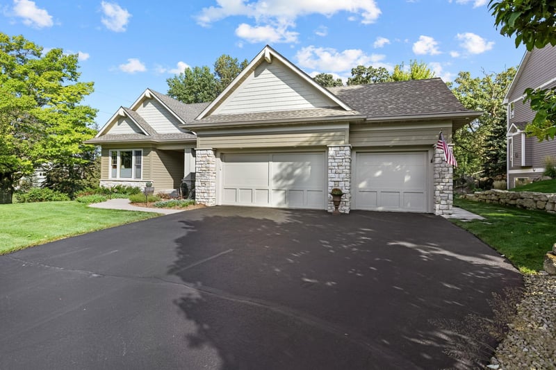 947 Wild Rose Ct, Eagan, MN 55123