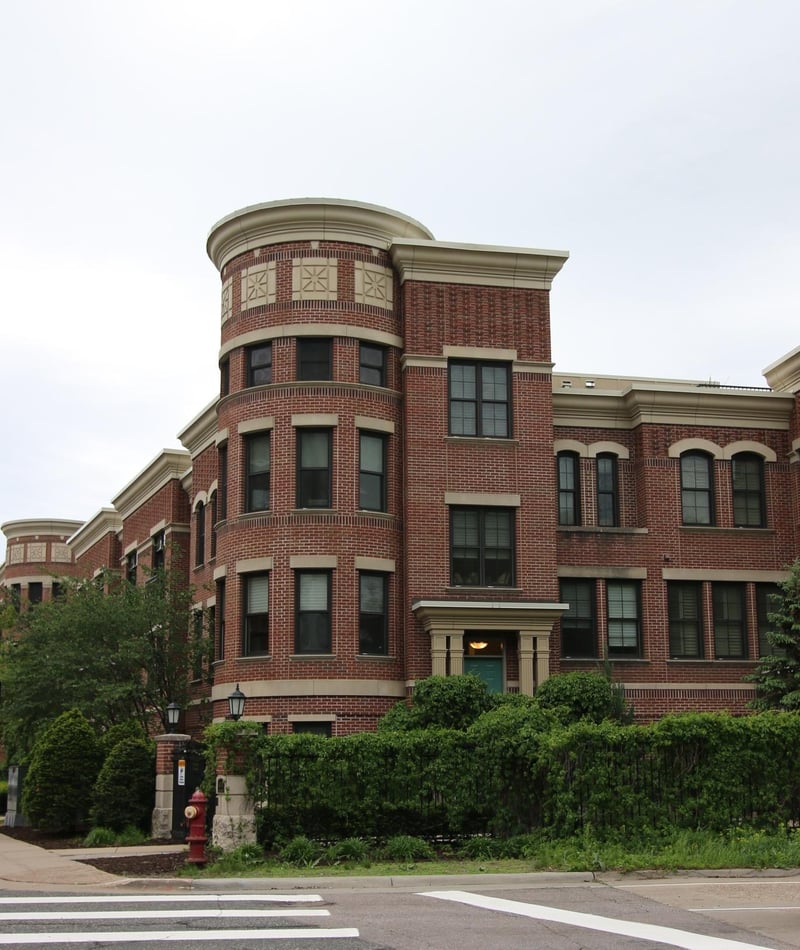 501 S 10th St, Minneapolis, MN 55404
