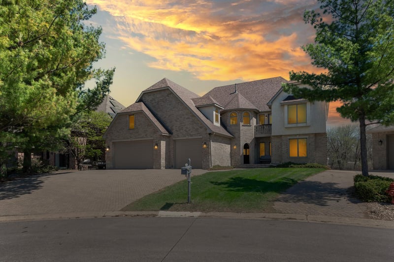 1427 Rosewood Ct, New Brighton, MN 55112