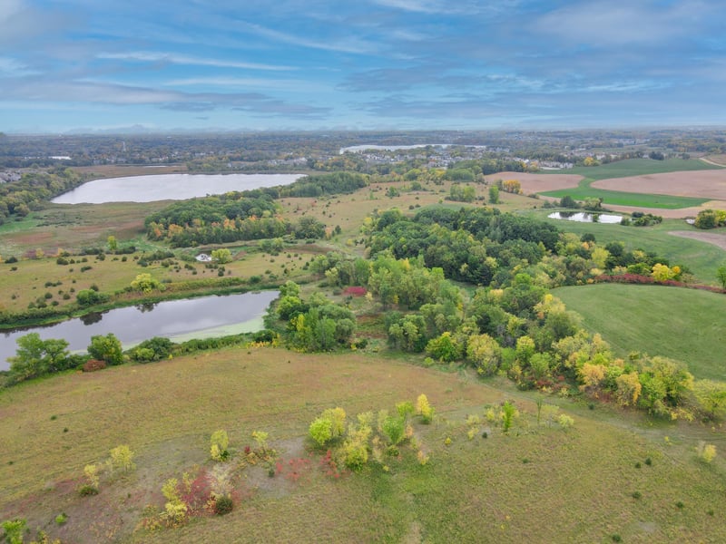8577 Tellers Rd, Chaska, MN 55318