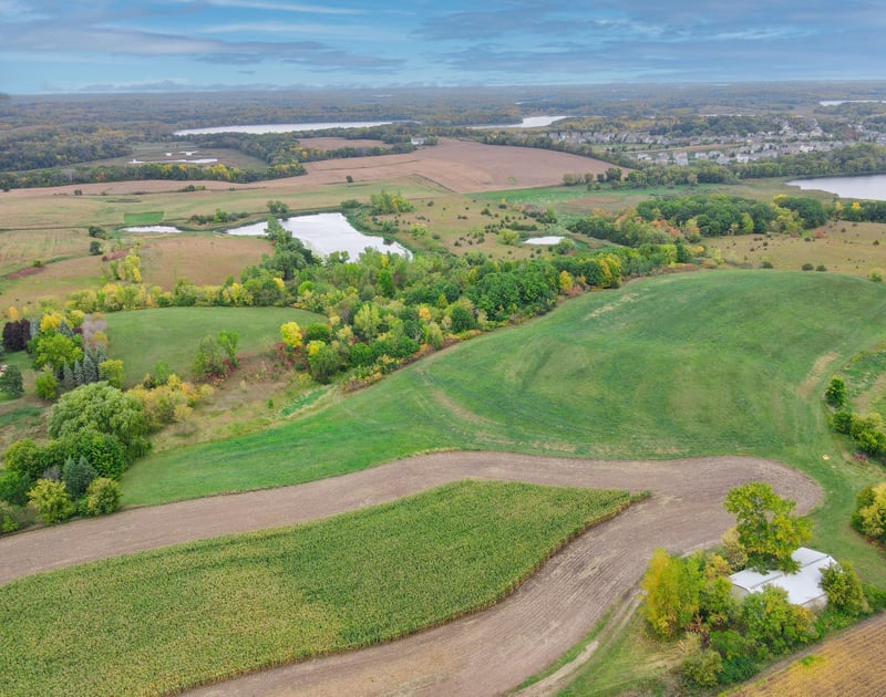 8577 Tellers Rd, Chaska, MN 55318