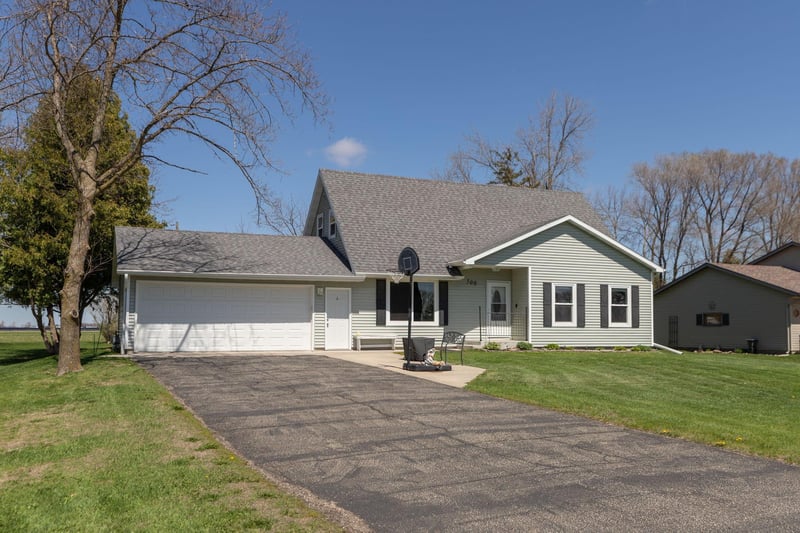 500 E Front St, Claremont, MN 55924
