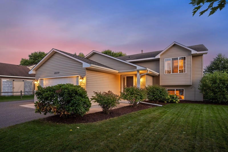 10555 56th St NE, Albertville, MN 55301