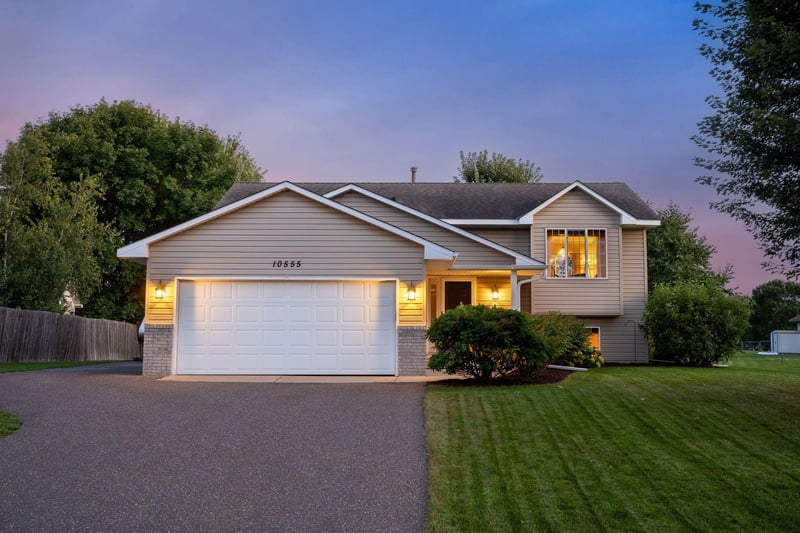 10555 56th St NE, Albertville, MN 55301
