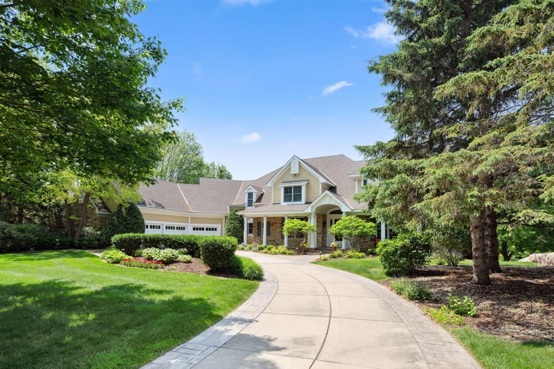 18371 Bearpath Trl, Eden Prairie, MN 55347