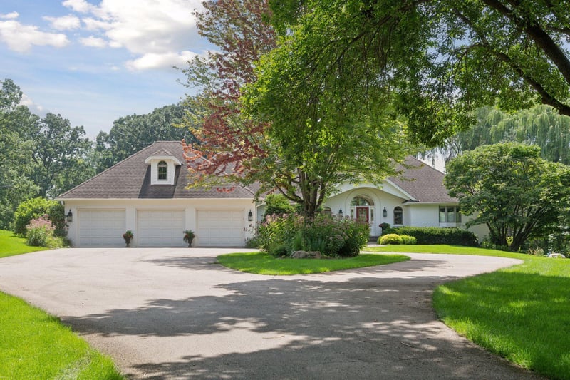 5325 Saddle Ridge Trl, Maple Plain, MN 55359